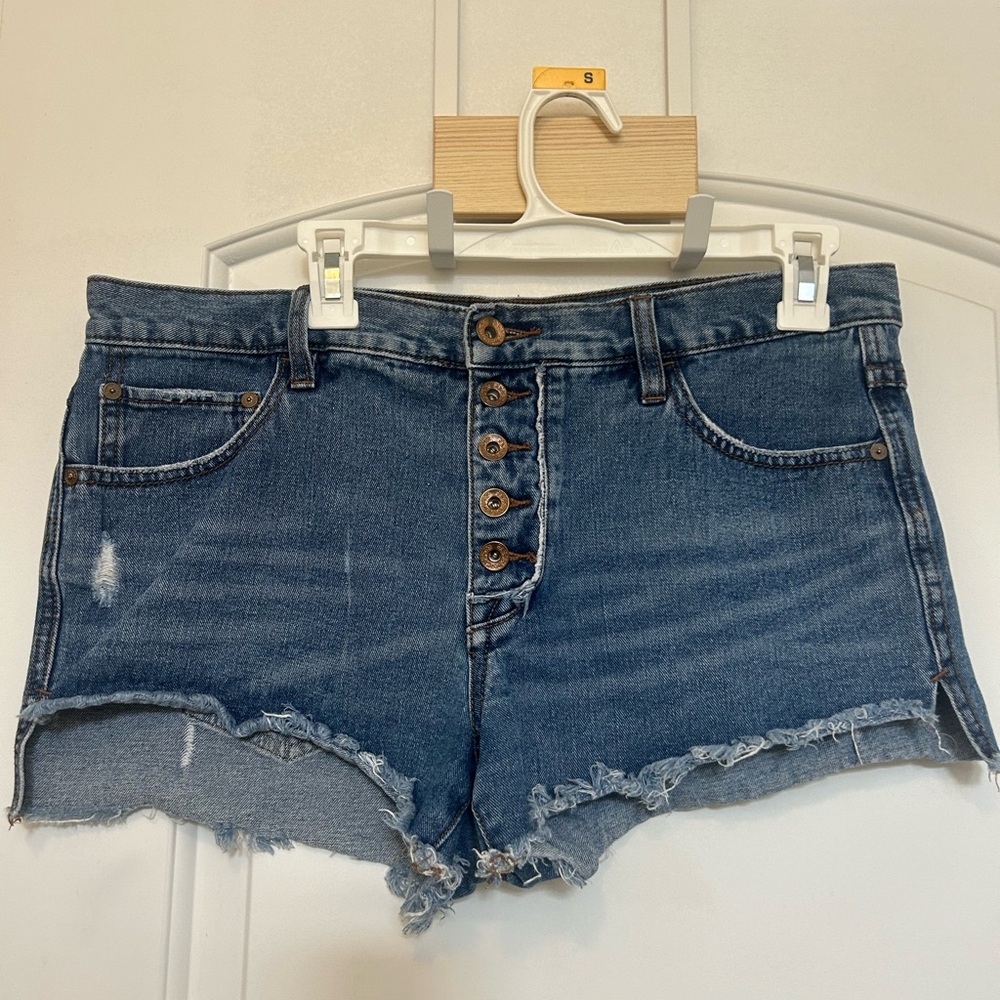 Free People  denim Shorts Size 29